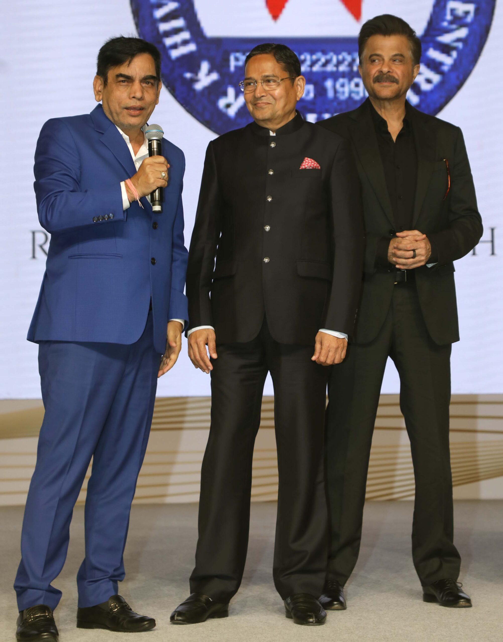Anil Kapoor Presents ₹75 Lakh Cheque to Dr. Dharmendra Kumar at GJEPC ...
